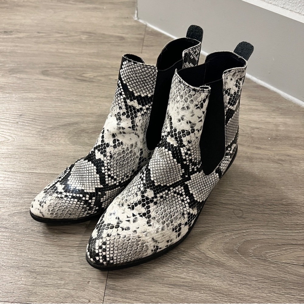 SNAKESKIN CHELSEA ANKLE BOOTIES